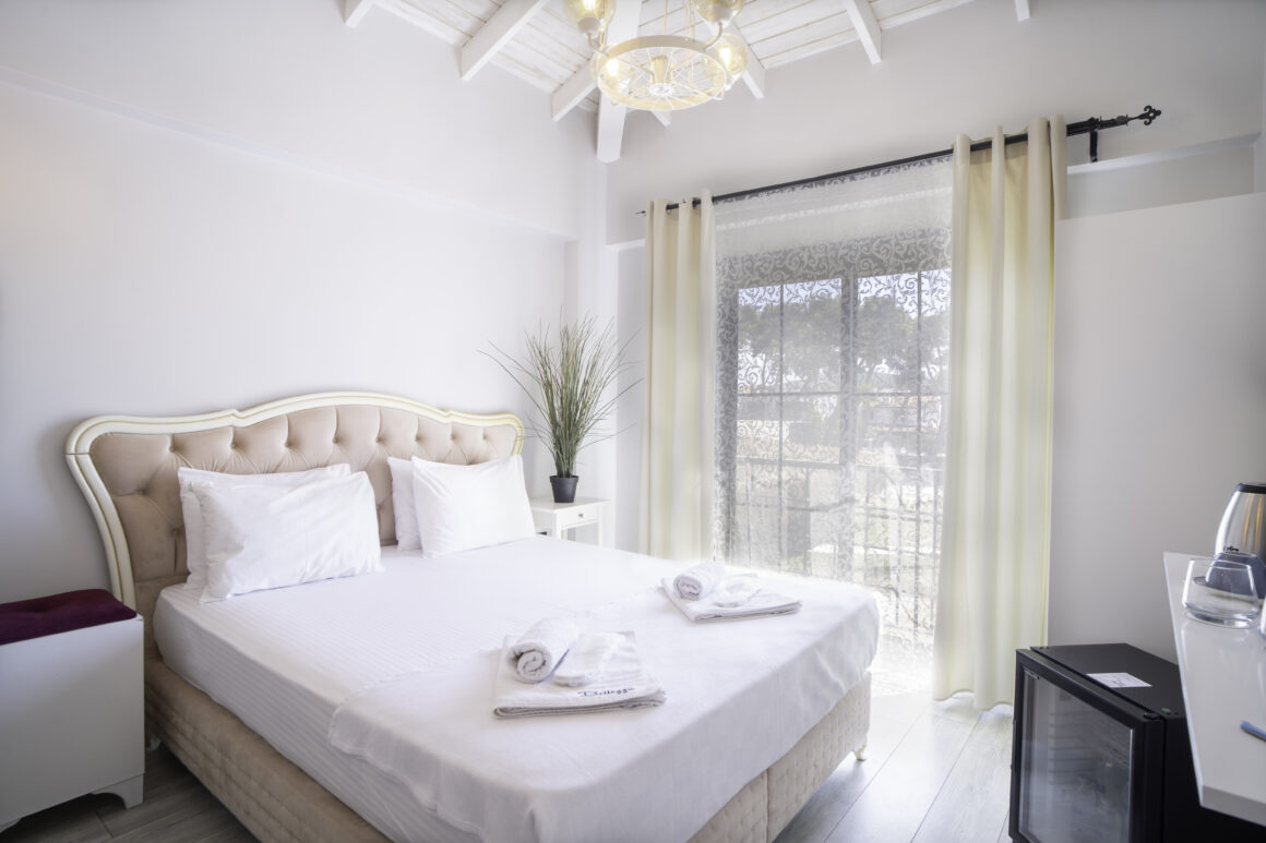 SUPERIOR ROOM WITH FRENCH BALCONY