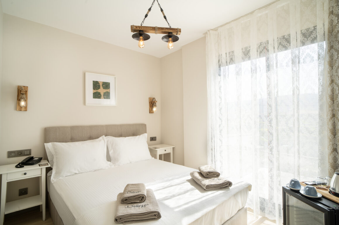 DESIGN ROOM WITH BALCONY