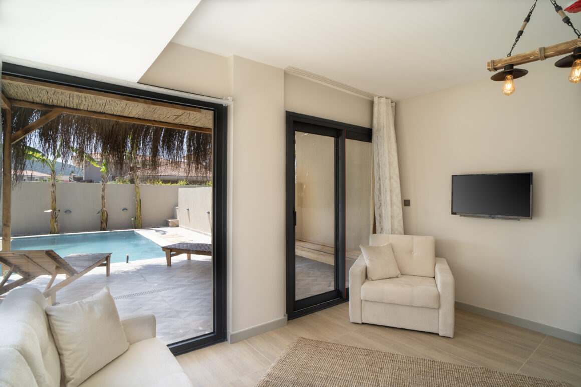 1+1 KING SUIT AND PRIVATE POOL