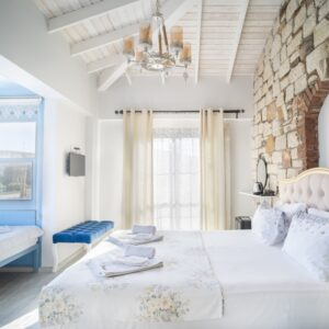 PREMIUM ROOM CUMBALI FRENCH BALCONY AND POOL VIEW